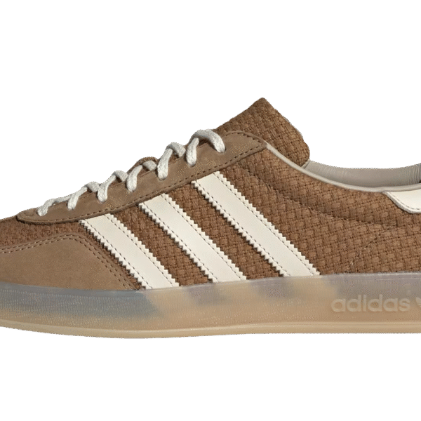 Gazelle Indoor "Brown Desert / Wonder White"