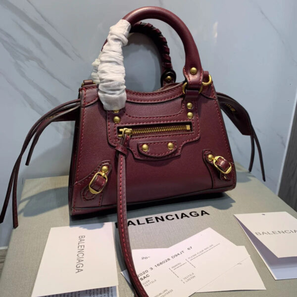 Burgundy Size: 18cm