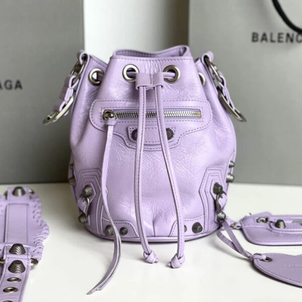Size:9104 Size:15*19.8*17.8cm