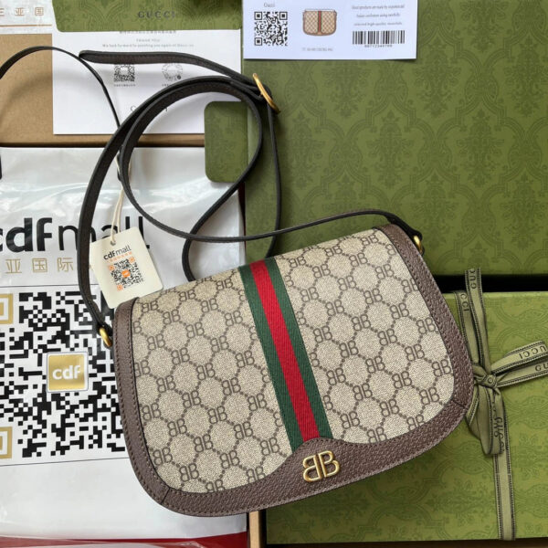 Shoulder bag Model: 680121 Size: 25*18*9
