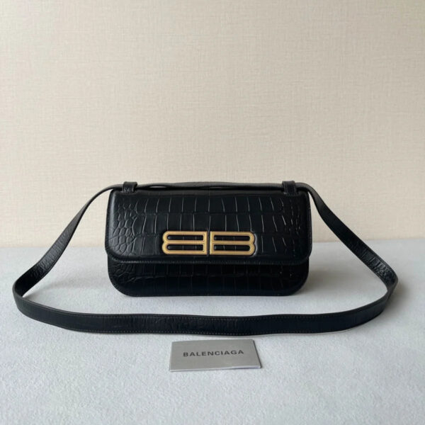 Gossip bag crossbody size: 23.5×12.4×10.4cm