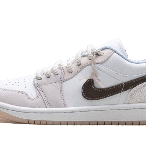 Jordan 1 Low WMNS "Coral"