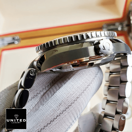 Omega Seamaster Planet Ocean 232.30.42.21.01.002 Replika taç